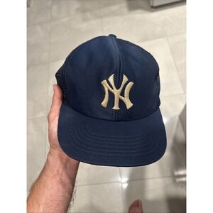 U.i.i we cover the world Vintage Yankees Trucker SnapBack